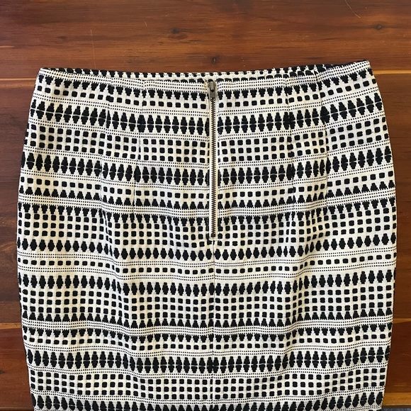 *NWT* LOFT Jacquard Pencil Skirt, Black & White Geometric Print - Picture 8 of 16